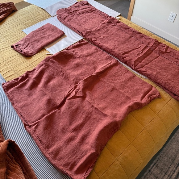 Luxury Brooklinen Set: Duvet Cover, Pillowcases & Comforter (Used Once!) - Picture 1 of 3
